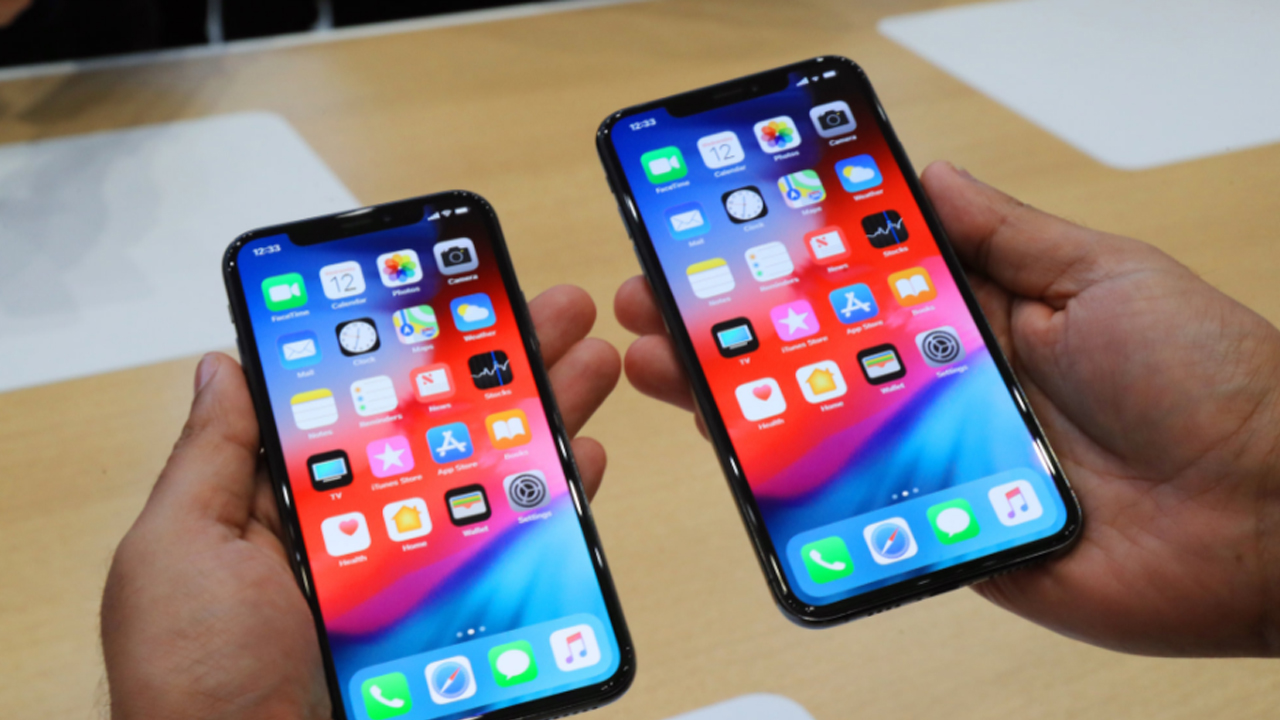 Type of Display for iPhone Xs and iPhone XS Max