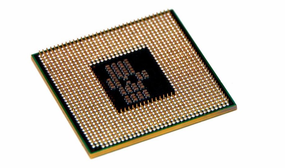 Comparison Between Apple M1 Chip vs. Intel i7