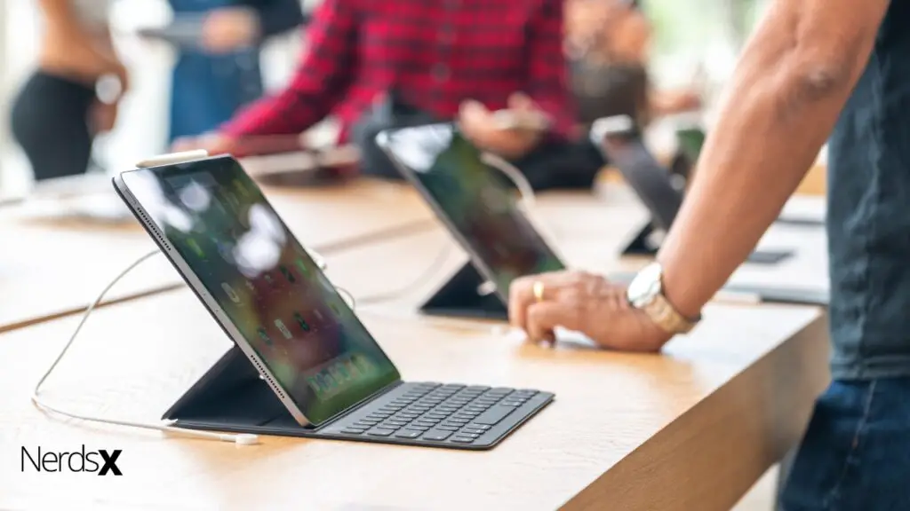 The Difference Between an Apple Store Replacement Screen and a Non-Apple Replacement Screen